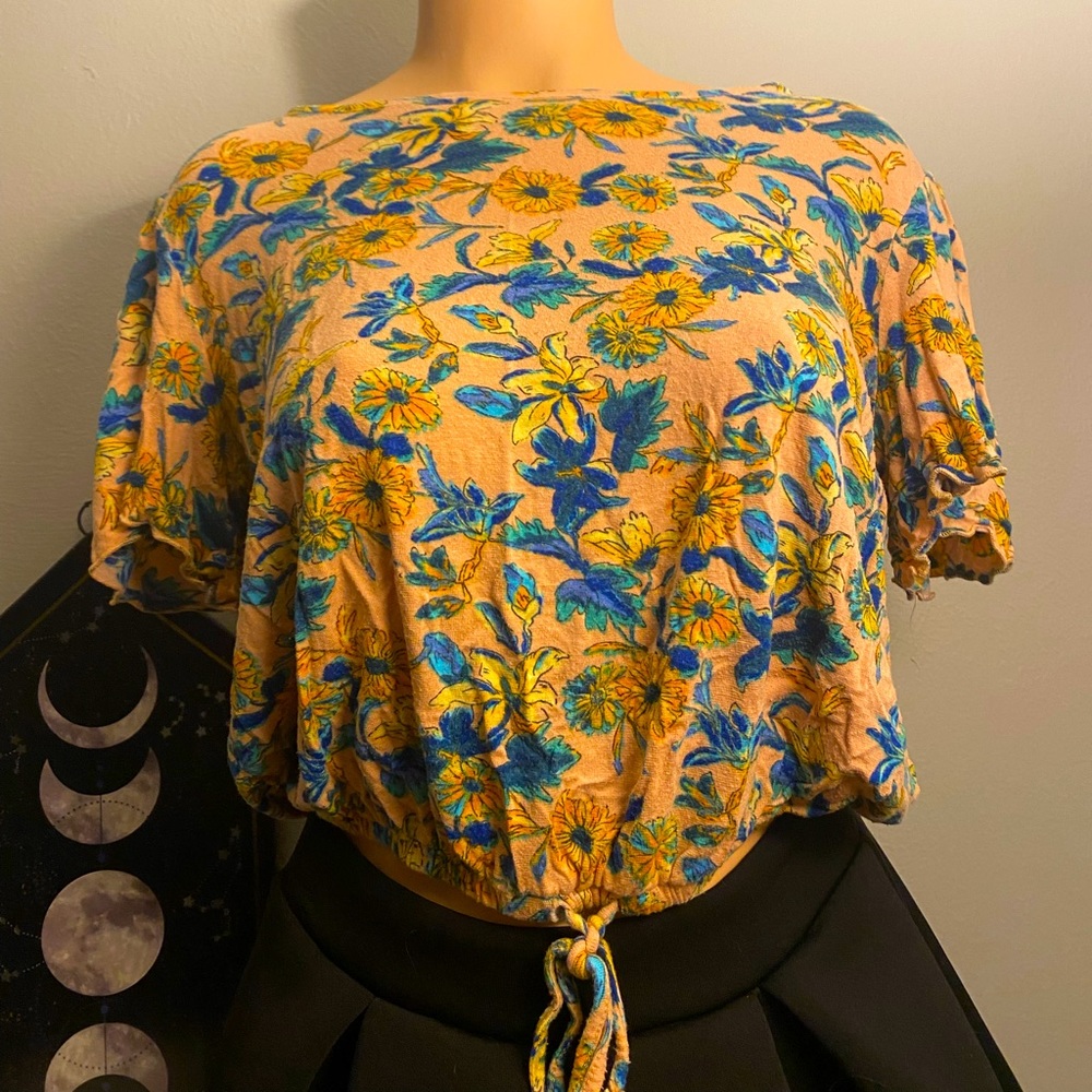 Peach floral crop top/ blouse by daytrip. Size XS